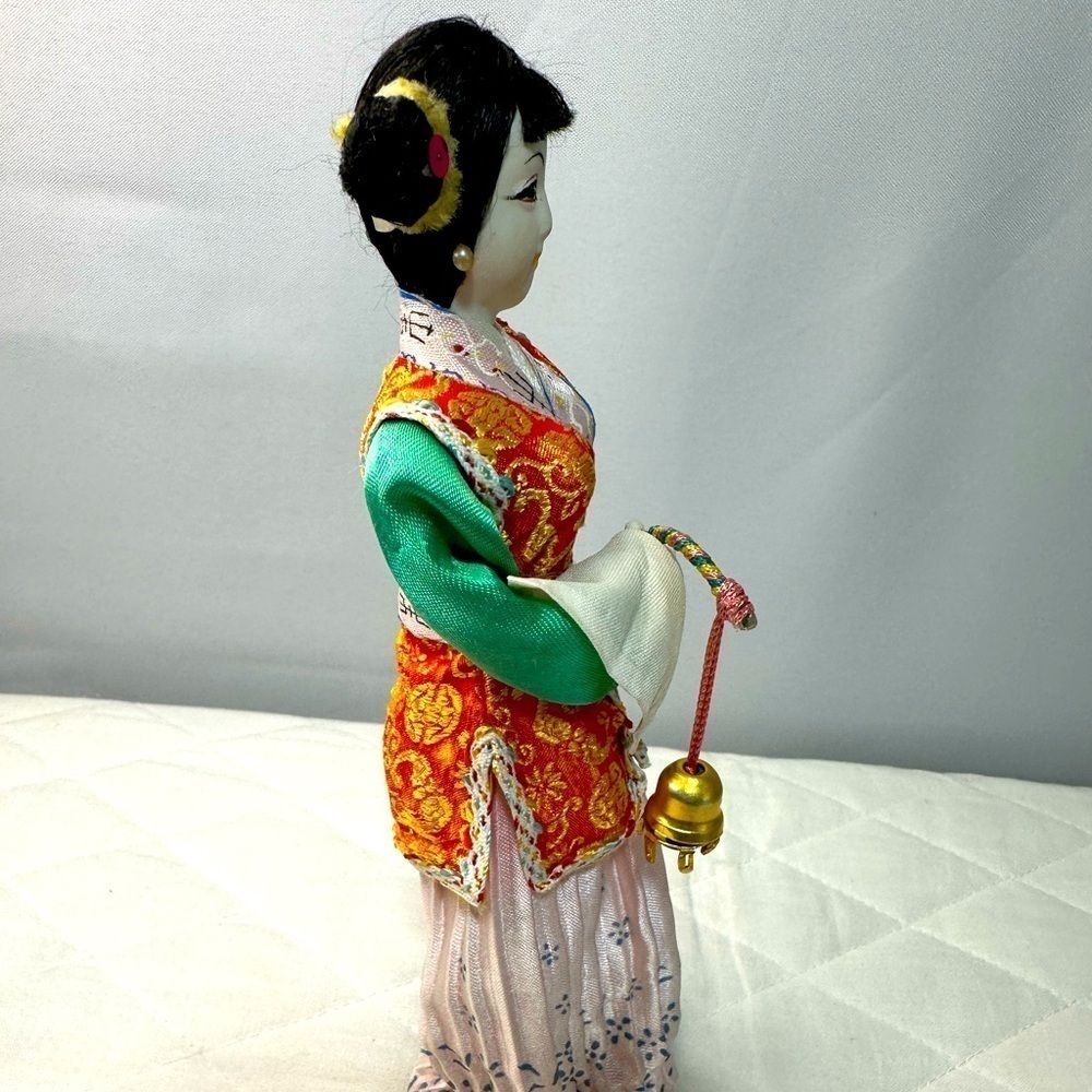 Vintage Oriental Japanese Geisha Girl Doll Figurine On A Stand 8.5” Kimono Dress - Picture 3 of 7